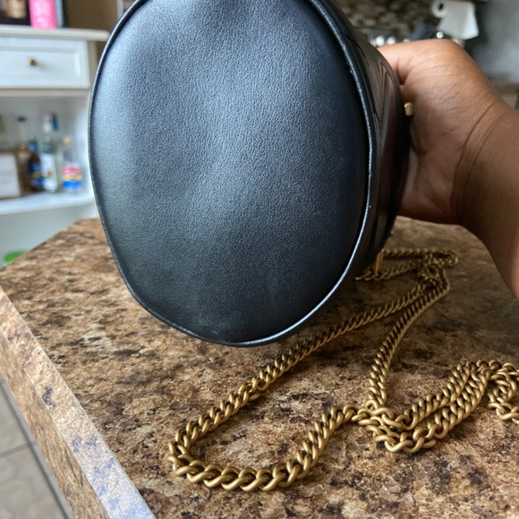 Gucci Marmont Bucket Bag - Picture 4 of 9